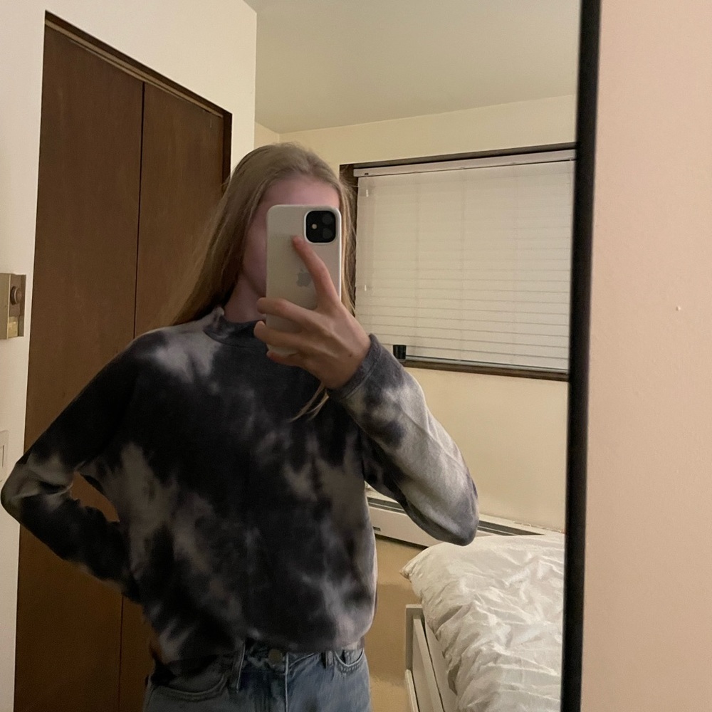 Cute tie-die long sleeve